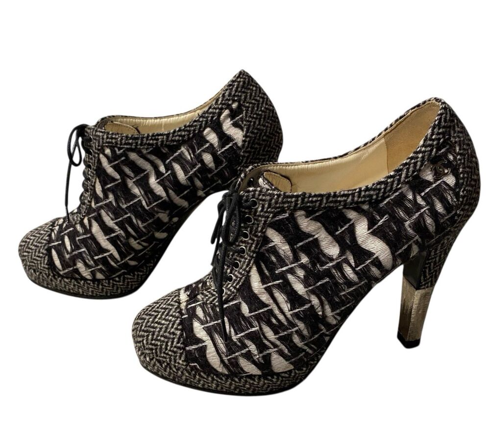 CHANEL Tweed Lace Up Booties Heels EU 37 Black White Ankle Boots -Authenticated - Picture 11 of 15